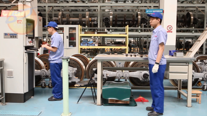 积极与企业合作,为研究生创造良好科研环境